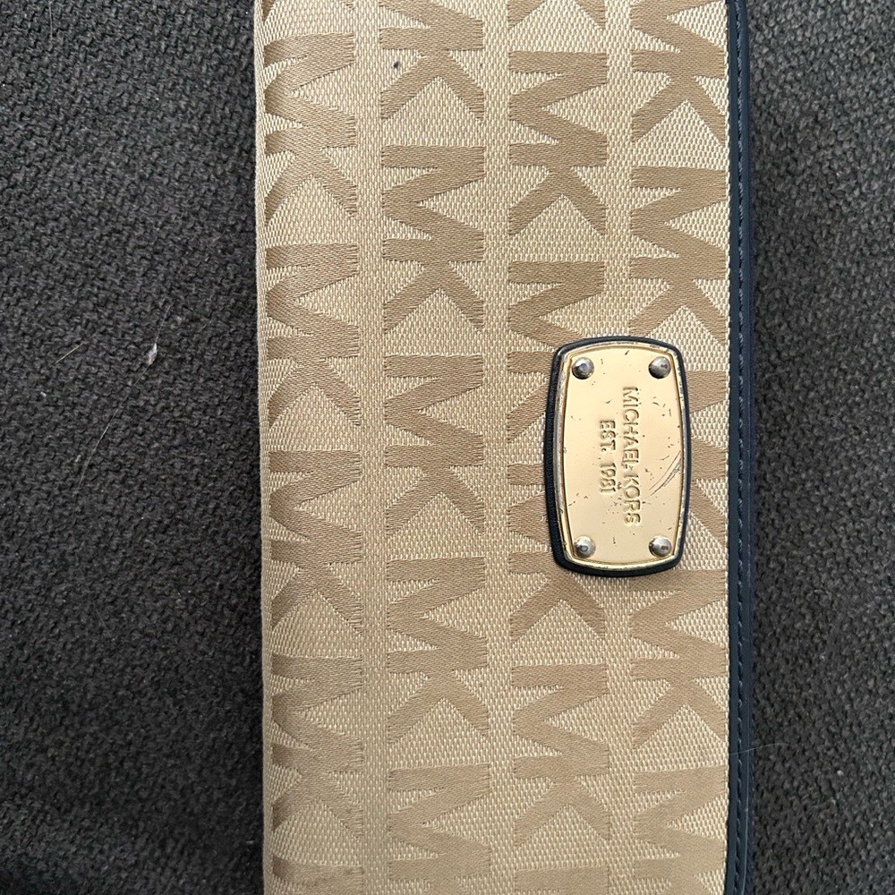 Michael Kors Beige and Black Wallet